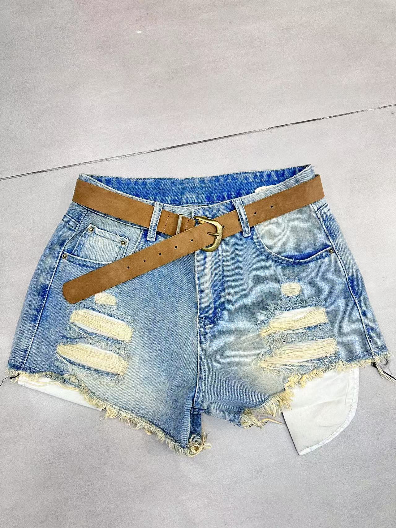 Ripped denim shorts (complimentary belt)