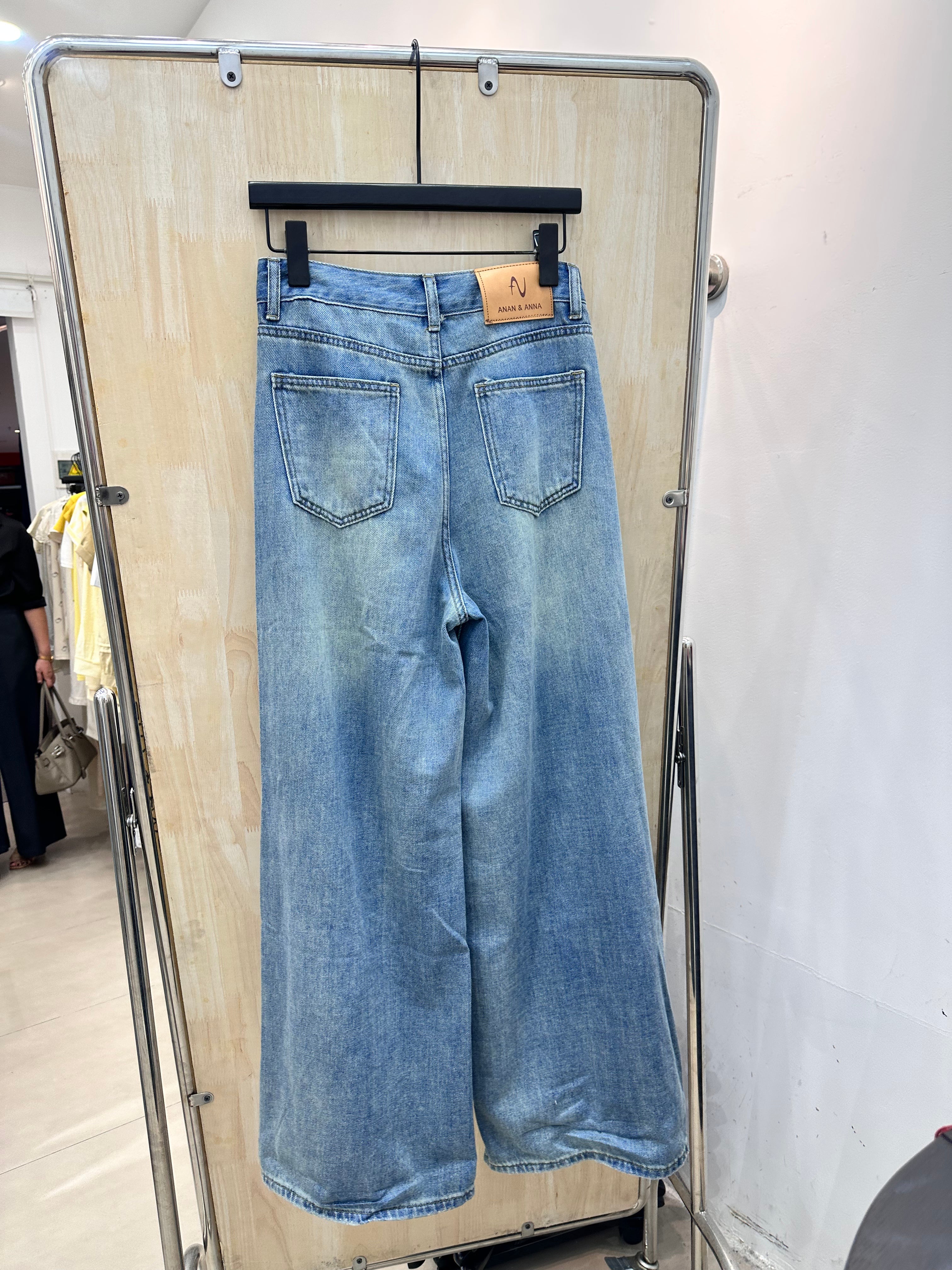American street ripped jeans